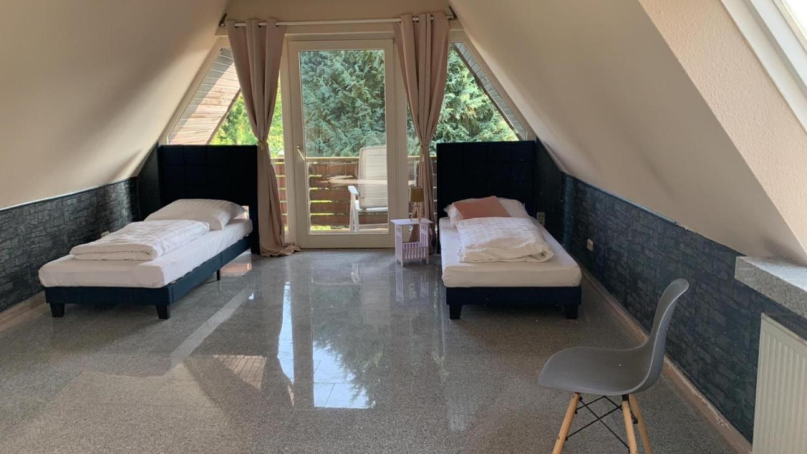 Zimmer In Wohnung, Monteure, Zentral, Enger المظهر الخارجي الصورة